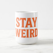 Mug Rétro en détresse Reste bizarre (Centre)