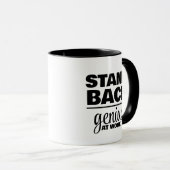 Mug Reviens ! Le génie au travail (Devant droit)