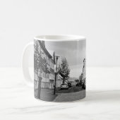 Mug Reykjavik Islande Street Scène noir et blanc (Devant gauche)