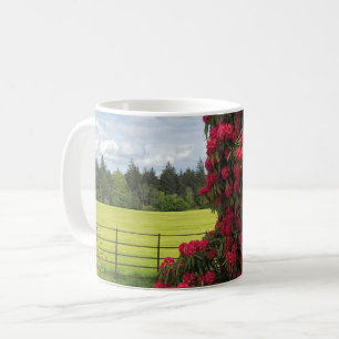Mug Rhododendron et Pittoresque View en Écosse