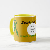Mug Ribbon Emerald Green Stand Tmpl par Kenneth Yoncic (Devant gauche)