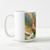 Mug Robin eggs incouvé dans un nid d'arbre de jardin (Gauche)