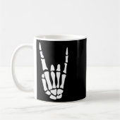 Mug Rocher sur squelette Signe main - Hallowee minimal (Gauche)