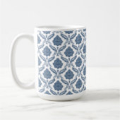 Mug Rococo Damassé Petit Motif Bleu sur Blanc (Gauche)
