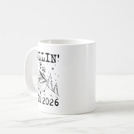 Mug Rollin’ Into 2026 Raccoon Dumpster Fire Funny New (Devant gauche)