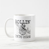 Mug Rollin’ Into 2026 Raccoon Funny New Year Raccoon T (Gauche)
