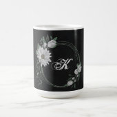 Mug romantique fleurs blanches verdure noir (Centre)