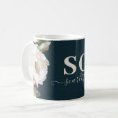 Mug Romantique foncé avec initiales florales peintes c (Devant gauche)