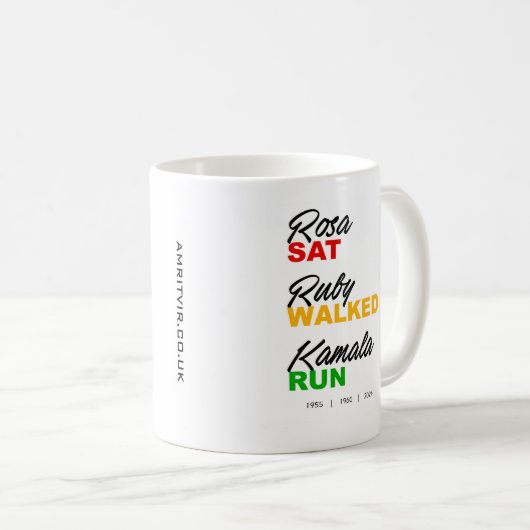 Mug Rosa Sat Ruby Marche Kamala Run Texte (Devant droit)