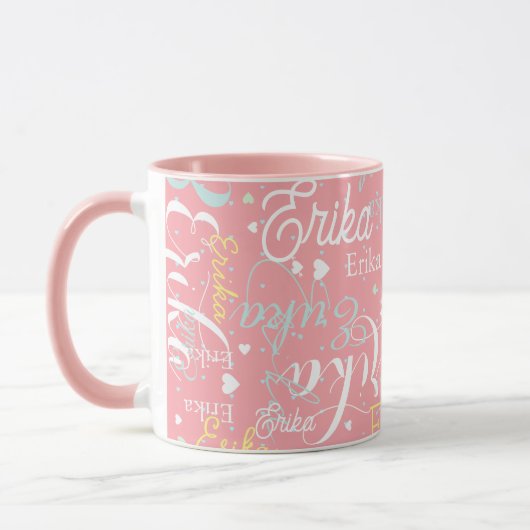 Mug rose avec son nom et ses coeurs romantiques (Gauche)