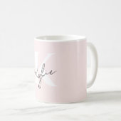 Mug Rose Blush moderne Nom du monogramme personnalisé (Devant droit)