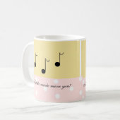 Mug Rose et crème avec notes de musique noires (Devant gauche)