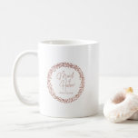 Mug Rose Gold Circle Cadre Mariage Maid of Honor<br><div class="desc">Rose Gold Confetti Circle Frame Glam Confetti Parfait pour les mariages d'automne ou d'hiver Maid of Honor Coffee Mug Avec la tendance main Lettré police de script! ~ Regardez ma boutique pour voir toute la collection de mariages avec ce design!</div>