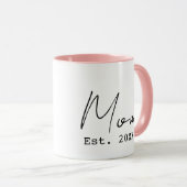 Mug Rose Noir Élégant Script Nouvelle Maman Année d'An (Devant droit)