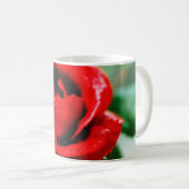 Mug Rose rouge avec gouttes de ragoût (Devant droit)