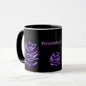 Mug Rose violet sur la bouillie de café noire personna (Devant gauche)