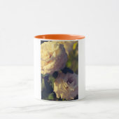 Mug Roses dans un jardin (Centre)