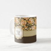 Mug Roses Jaunes d'or sur Brown avec Monogramme (Devant gauche)