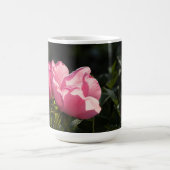 Mug Roses roses dans un jardin doré (Centre)