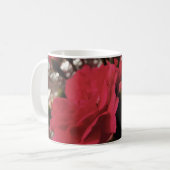 Mug Roses rouges bourgeons frais floraison feuille bri (Devant gauche)