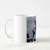 Mug Roses rouges contre un ciel bleu vif (Gauche)