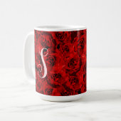 Mug Roses rouges foncées modernes Monogramme personnal (Devant gauche)