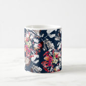Mug Rouge, fleurs blanches sur bleu. (Centre)