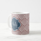 Mug Rouge foncé Déco pétoncles bleu marine Monogramme (Devant gauche)