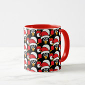 Mug Rouge mignon de motif de pingouins de Noël (Devant droit)