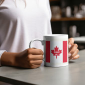 Mug Rouge moderne sur blanc" "Mon Canada se lève"
