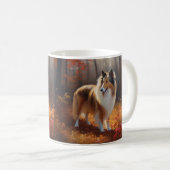 Mug Rough Collie dans les feuilles d'automne qui tombe (Devant droit)