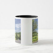 Mug Route de campagne entre cyprès et (Centre)