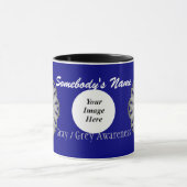 Mug Ruban gris/gris Fleur Tmpl par Kenneth Yoncich (Centre)