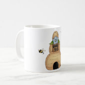 Mug Ruche d'abeille avec fleur bleue et abeilles (Devant gauche)