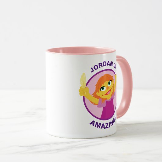 Mug Rue Sésame | Julia Holding Feather (Devant droit)