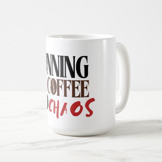 Mug Running on Coffee & Chaos – Funny Workday Classic (Devant droit)