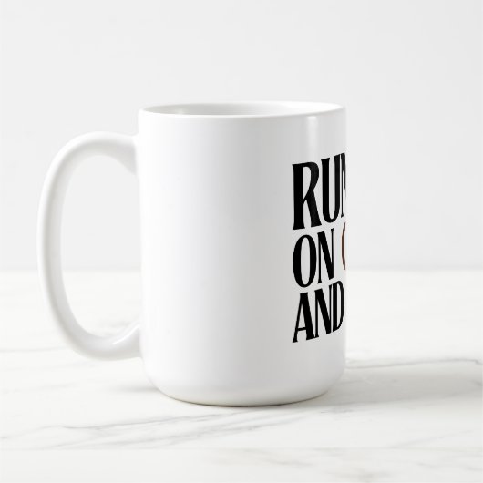 Mug Running on Coffee & Chaos – Funny Workday Classic  (Gauche)