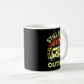 Mug Rv Camng Family Still Plays Outside Funny One Happ (Devant droit)