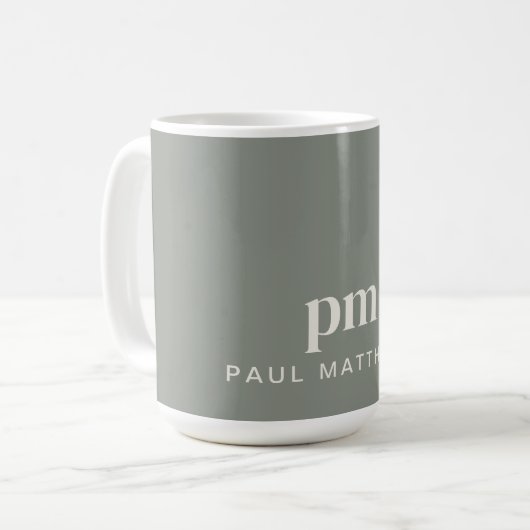 Mug Sage Green Moderne Minimal Personnalisé Monogramme (Devant gauche)