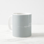 Mug Sage Vert Élégante Signature Monogramme Script (Devant gauche)