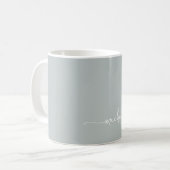 Mug Sage Vert Élégante Signature Monogrammée Script (Devant gauche)