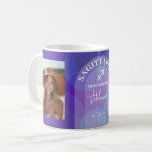 Mug Sagittarius Zodiac Astrologie Signe Photo Date de<br><div class="desc">Personnalisez cette tasse de zodiac avec une photo, la date de naissance et le nom. Un design d'anniversaire personnalisé avec le signe zodiaque - Sagittaire - plus traits de personnalité, information et constellation. Un violet et bleu spirituel et royal associé au Sagittarius est le design principal derrière tous les détails...</div>