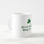 Mug Saint Patrick's Day, Drôle Texte Restez chanceux (Devant gauche)