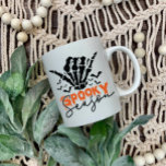 Mug Saison éffrayante Musique Éffrayante<br><div class="desc">Soyons éffrayants ! C'est l'heure d'Halloween et de Chill alors soyez douillets et profitez d'une tasse de café,  de thé ou de cacao dans une tasse éffrayante !</div>