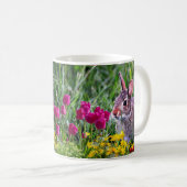 Mug Saison printanière du lapin sauvage et des tulipes (Devant droit)