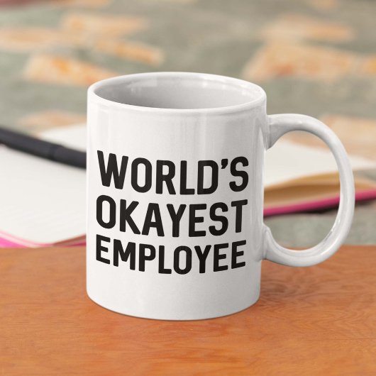 Mug Salarié le plus Okayest dans le monde