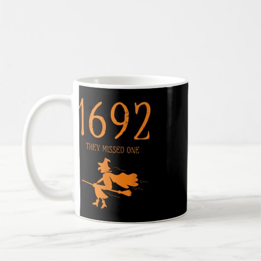 Mug Salem 1692 Ils Ont Manqué Une Sorcière D'Halloween (Gauche)