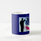 Mug Salut de vétéran les militaires de drapeau (Centre)
