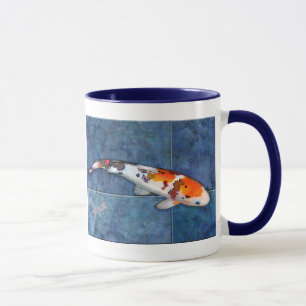 Mug Sanke repéré Koi dans la piscine carrelée avec 