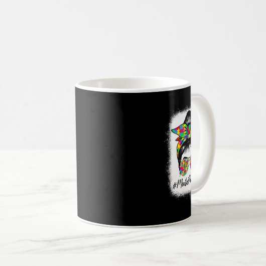 Mug Santé mentale Messine Bun Femmes soutenant l'autis (Devant droit)
